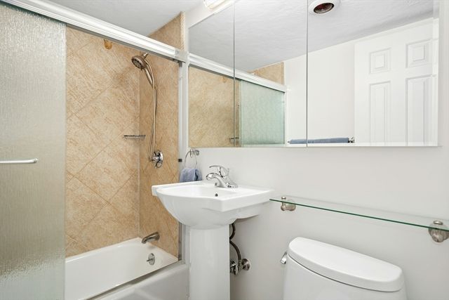 8 Whittier Pl 22D, Boston, MA 02114