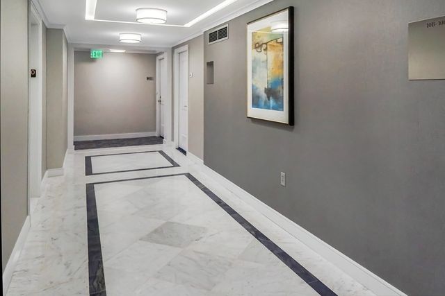 8 Whittier Pl 22D, Boston, MA 02114