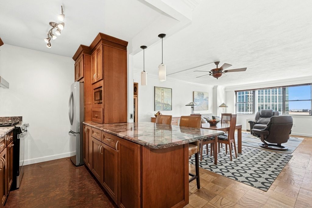 8 Whittier Pl 22D, Boston, MA 02114