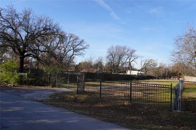 1221 Bloomfield Drive, Dallas, TX 75217