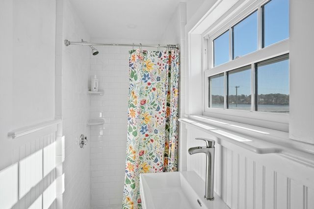 187 Lagoon Pond Road, Tisbury, MA 02575