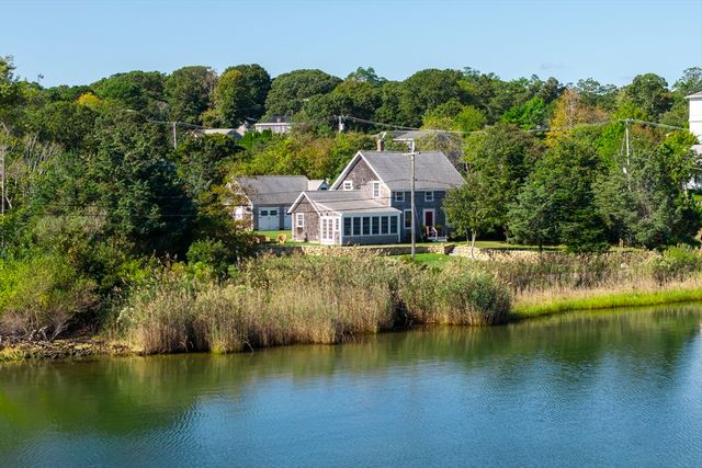187 Lagoon Pond Road, Tisbury, MA 02575