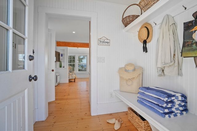 187 Lagoon Pond Road, Tisbury, MA 02575