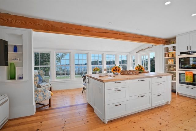 187 Lagoon Pond Road, Tisbury, MA 02575