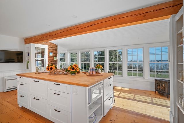 187 Lagoon Pond Road, Tisbury, MA 02575
