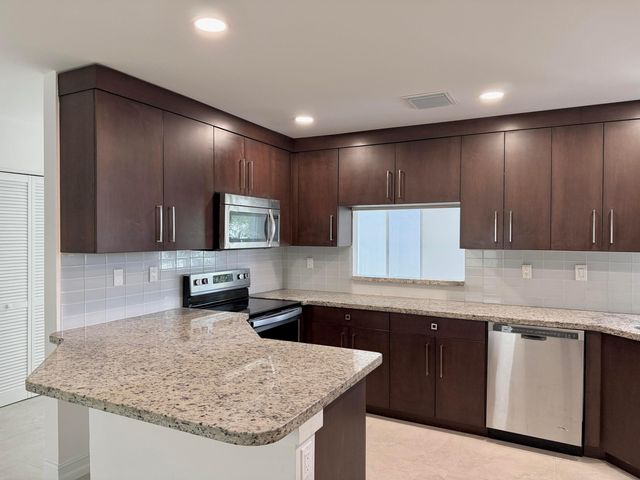 21440 Millbrook Court, Boca Raton, FL 33498