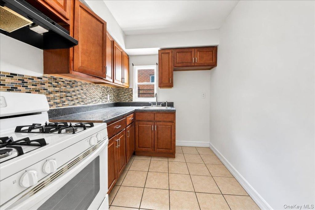 433 Howe Avenue A, Bronx, NY 10473 — photo 5