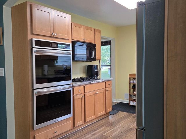 11904 W Oakwood DRIVE, Franklin, WI 53132