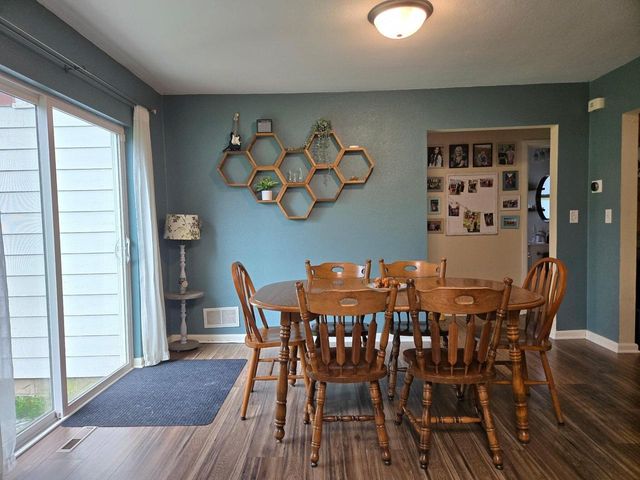 11904 W Oakwood DRIVE, Franklin, WI 53132