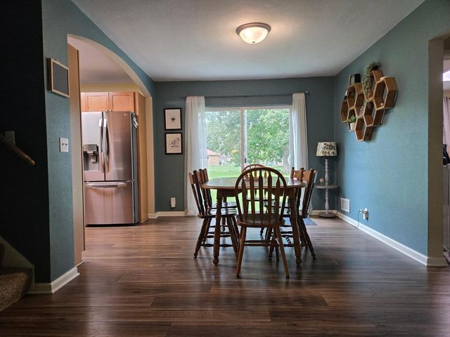 11904 W Oakwood DRIVE, Franklin, WI 53132