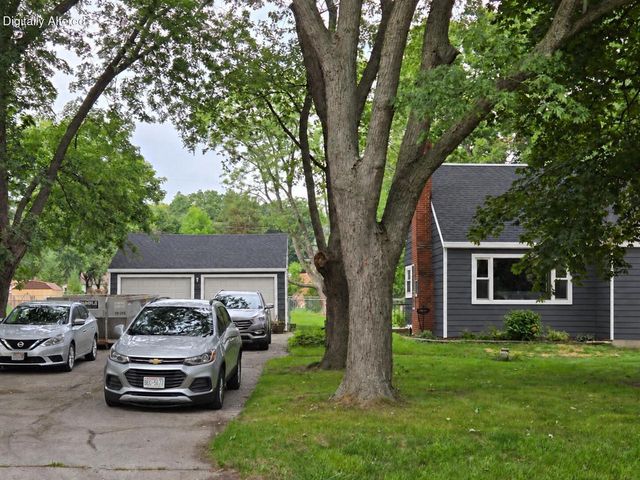 11904 W Oakwood DRIVE, Franklin, WI 53132