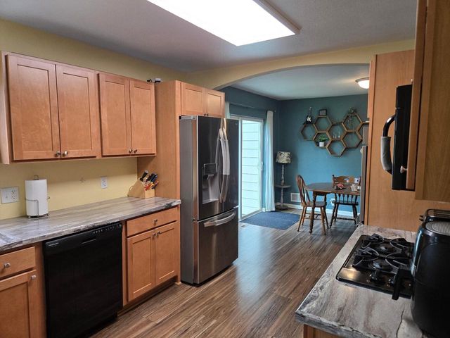 11904 W Oakwood DRIVE, Franklin, WI 53132