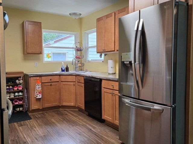 11904 W Oakwood DRIVE, Franklin, WI 53132