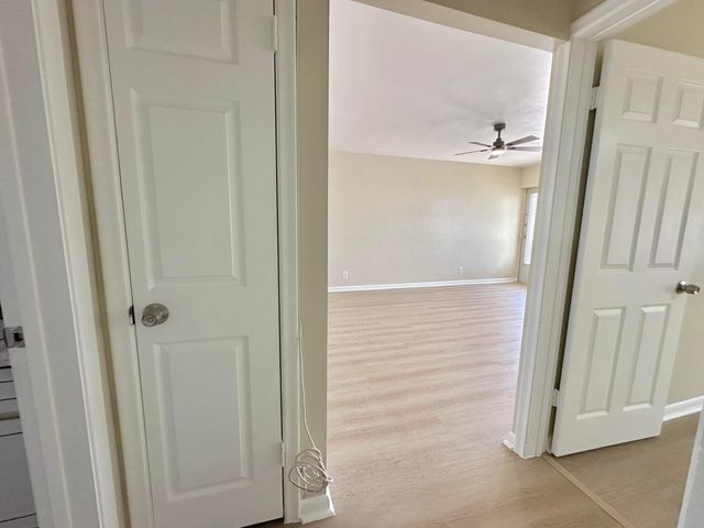 728 Ridge Road 31, Lantana, FL 33462