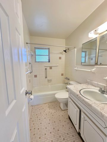 728 Ridge Road 31, Lantana, FL 33462