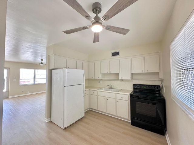 728 Ridge Road 31, Lantana, FL 33462