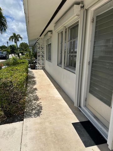 728 Ridge Road 31, Lantana, FL 33462