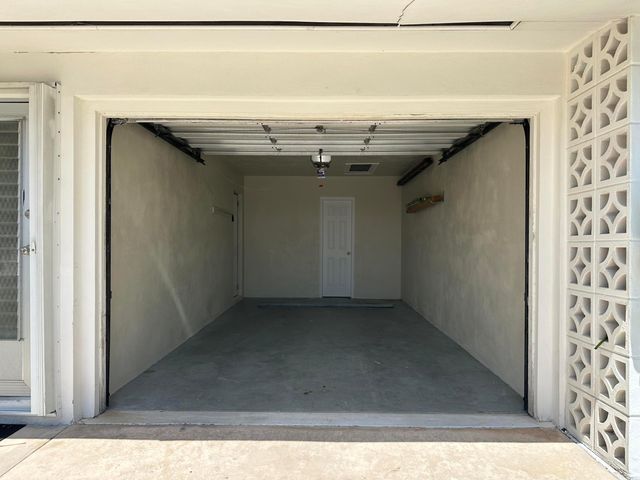 728 Ridge Road 31, Lantana, FL 33462