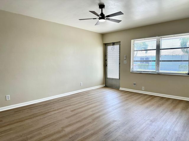 728 Ridge Road 31, Lantana, FL 33462