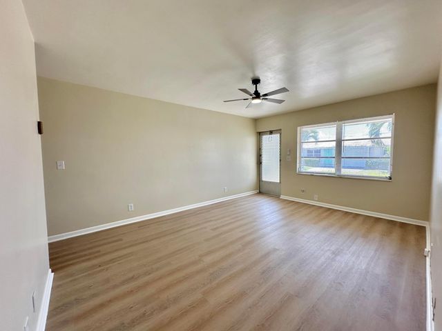 728 Ridge Road 31, Lantana, FL 33462