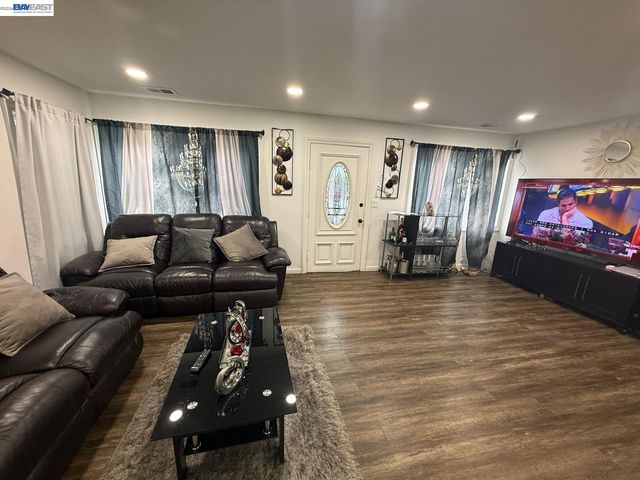 674 CLARA, Oakland, CA 94603