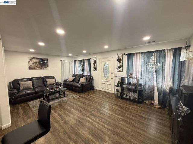 674 CLARA, Oakland, CA 94603