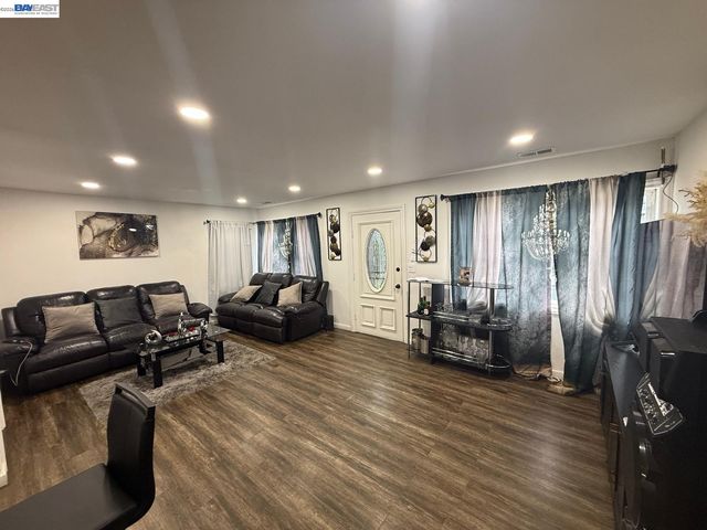 674 CLARA, Oakland, CA 94603