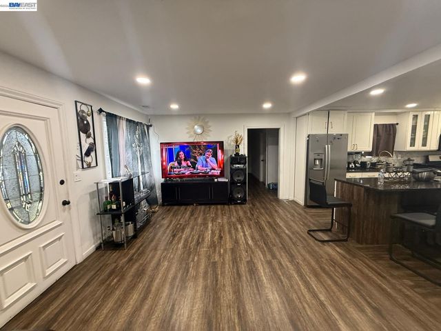 674 CLARA, Oakland, CA 94603