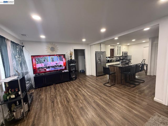 674 CLARA, Oakland, CA 94603