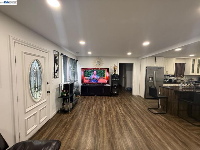 674 CLARA, Oakland, CA 94603