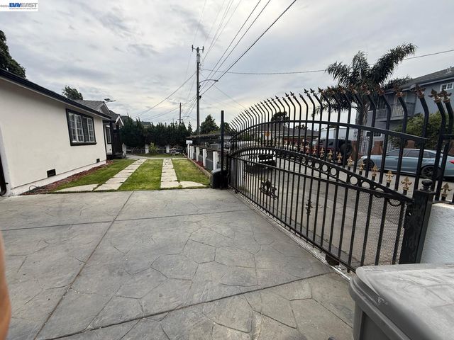 674 CLARA, Oakland, CA 94603