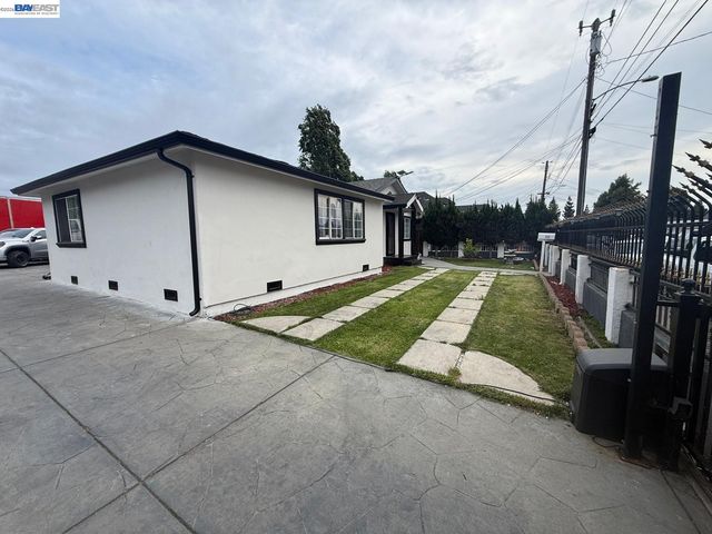674 CLARA, Oakland, CA 94603