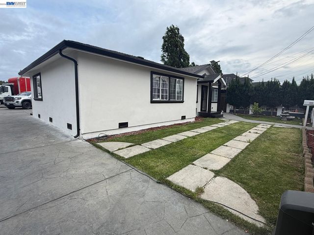 674 CLARA, Oakland, CA 94603