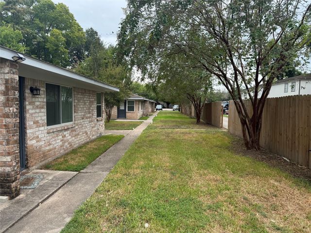 604 Wilson Road 8, Humble, TX 77338