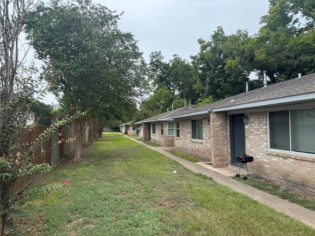 604 Wilson Road 8, Humble, TX 77338