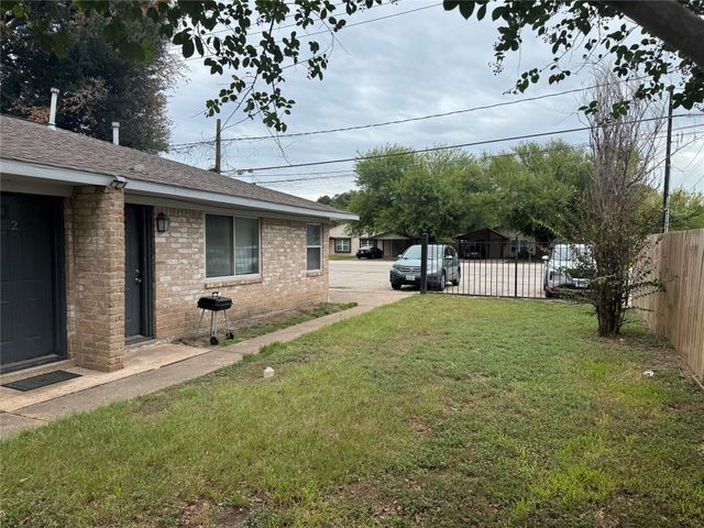 604 Wilson Road 8, Humble, TX 77338