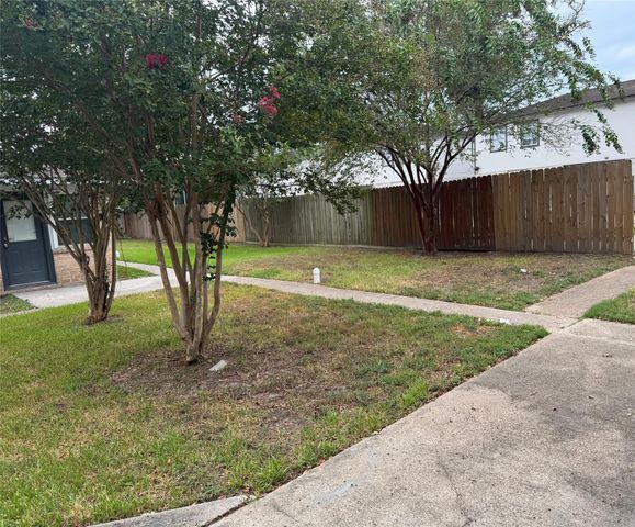 604 Wilson Road 8, Humble, TX 77338