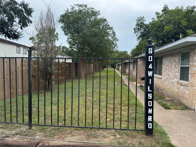 604 Wilson Road 8, Humble, TX 77338