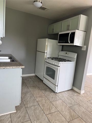 604 Wilson Road 8, Humble, TX 77338