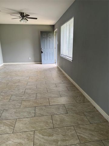 604 Wilson Road 8, Humble, TX 77338