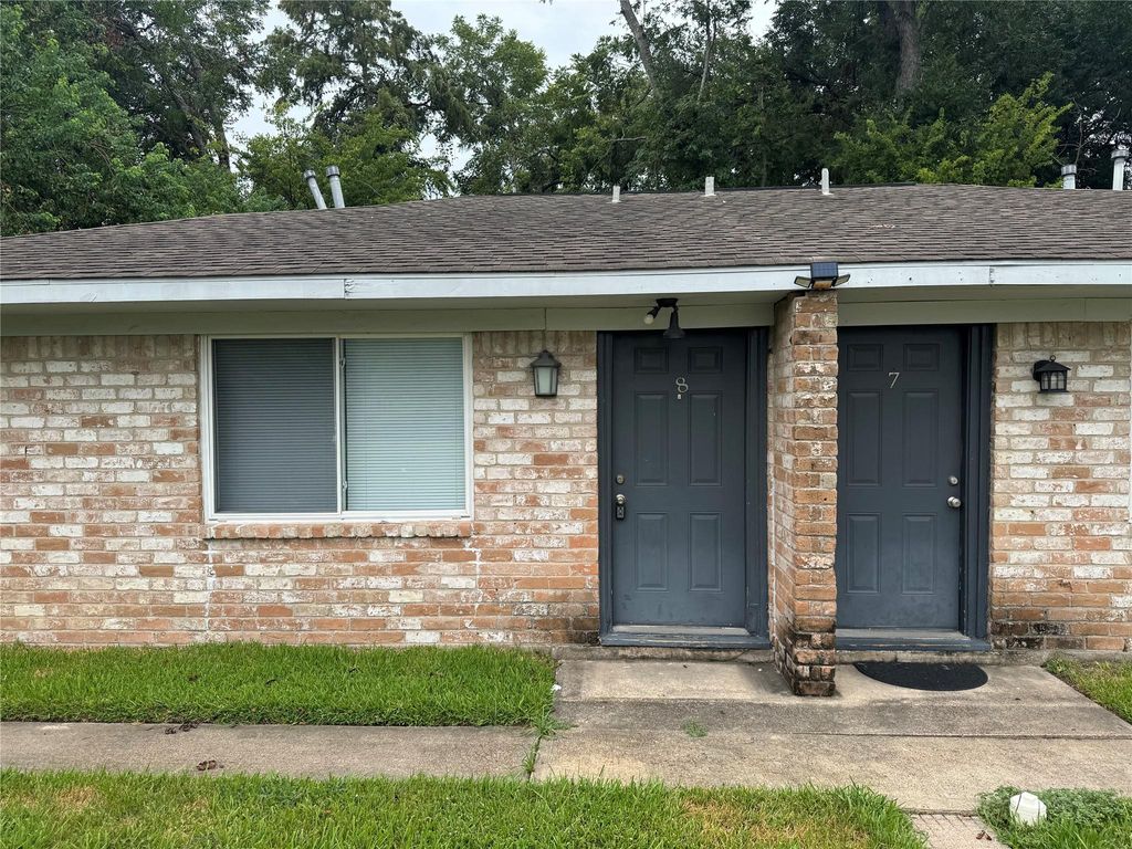 604 Wilson Road 8, Humble, TX 77338