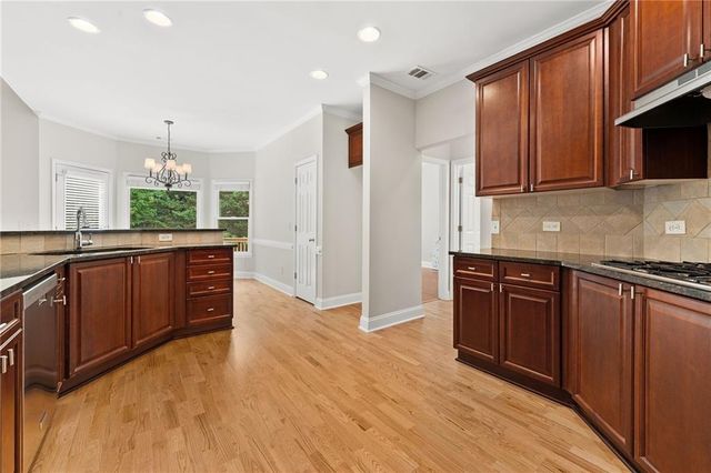 1747 Rosehedge Way NW, Kennesaw, GA 30152