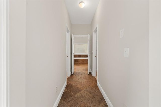1747 Rosehedge Way NW, Kennesaw, GA 30152