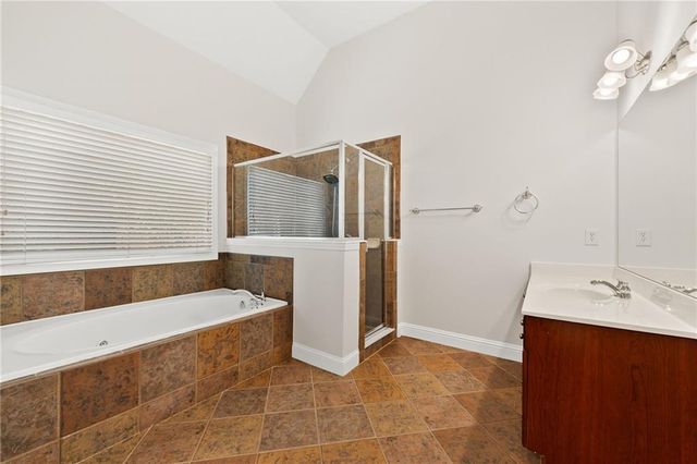 1747 Rosehedge Way NW, Kennesaw, GA 30152