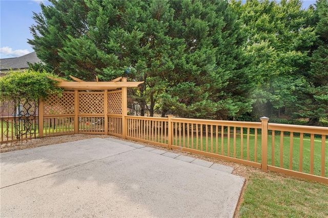 1747 Rosehedge Way NW, Kennesaw, GA 30152