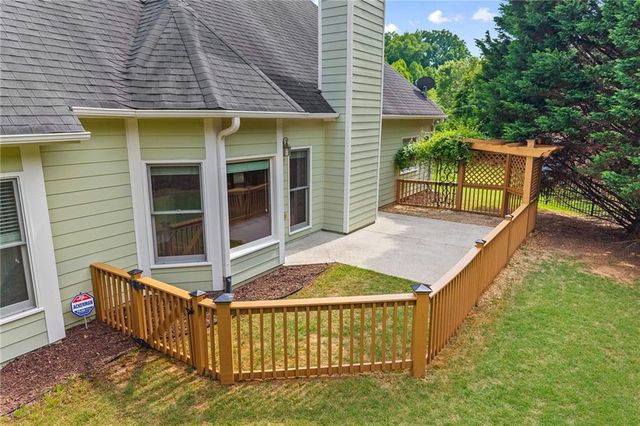1747 Rosehedge Way NW, Kennesaw, GA 30152