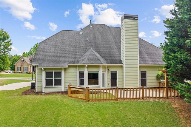 1747 Rosehedge Way NW, Kennesaw, GA 30152