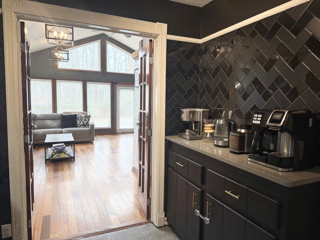 127 Sam Davis Dr, Springfield, TN 37172