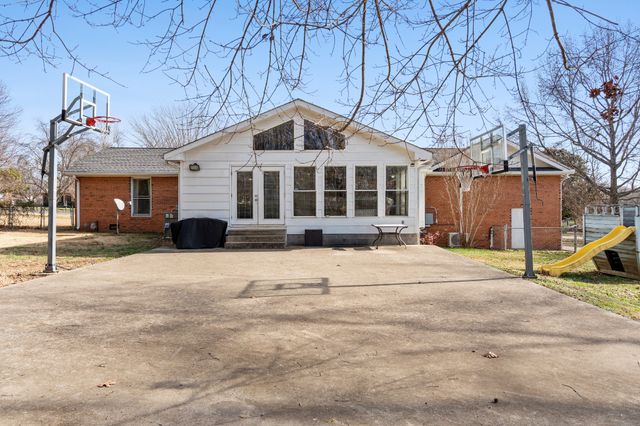 127 Sam Davis Dr, Springfield, TN 37172