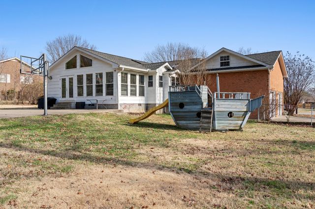 127 Sam Davis Dr, Springfield, TN 37172